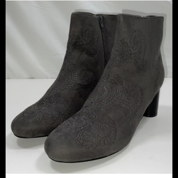 Chic Embroidered Gray Ankle Boots - Picture 1 of 9